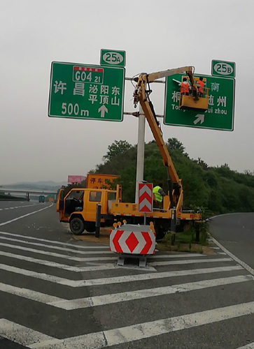 高速交通指示牌廠(chǎng)家、高速標(biāo)志牌價(jià)格、高速路牌廠(chǎng)家首選鄭州億路通標(biāo)牌廠(chǎng)