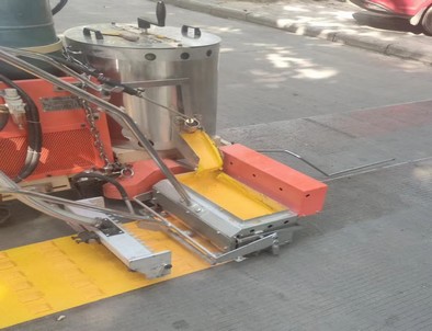 專(zhuān)業(yè)震蕩標(biāo)線(xiàn)施工